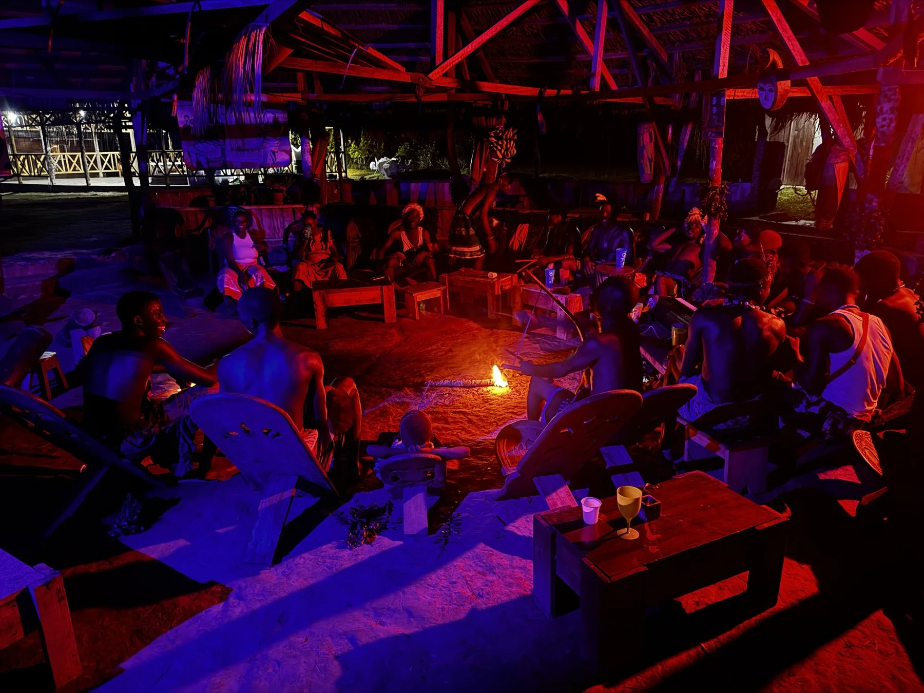 La Soucoupe illuminée pendant une rencontre musicale